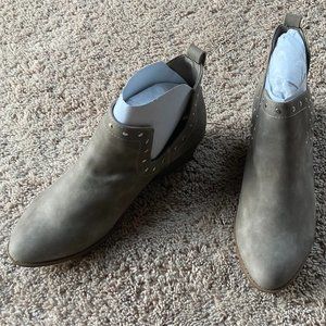 NWOT - Topline Paige Fashion Boot